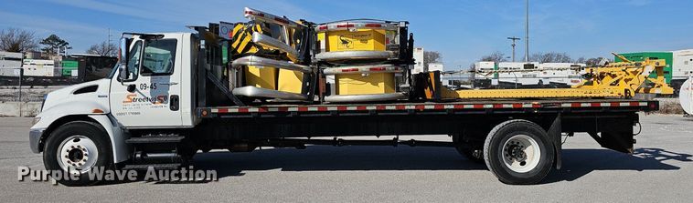 image for item EJ5983 2009 International    4300  flatbed truck