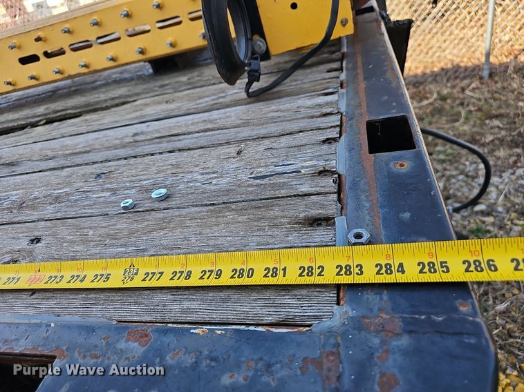 image for item EJ5983 2009 International    4300  flatbed truck