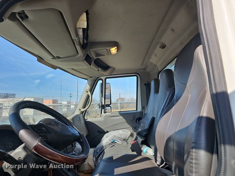 image for item EJ5983 2009 International    4300  flatbed truck