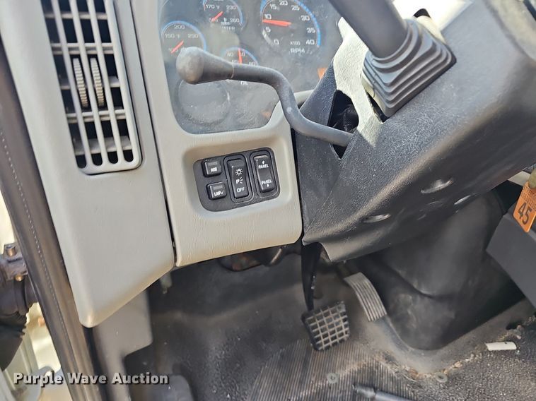 image for item EJ5983 2009 International    4300  flatbed truck