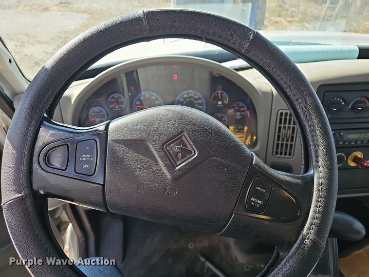 image for item EJ5983 2009 International    4300  flatbed truck