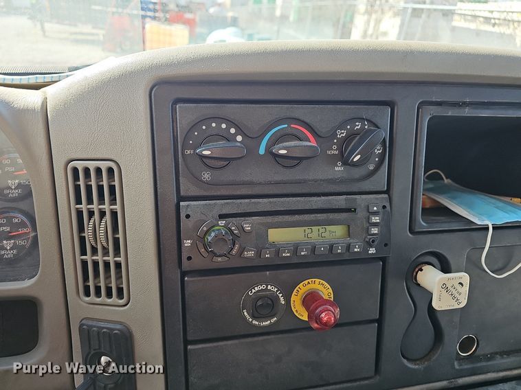 image for item EJ5983 2009 International    4300  flatbed truck