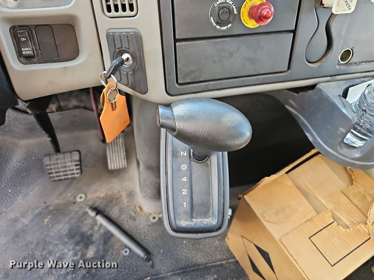 image for item EJ5983 2009 International    4300  flatbed truck