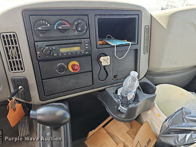 image for item EJ5983 2009 International    4300  flatbed truck