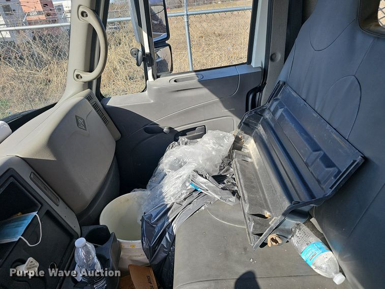 image for item EJ5983 2009 International    4300  flatbed truck