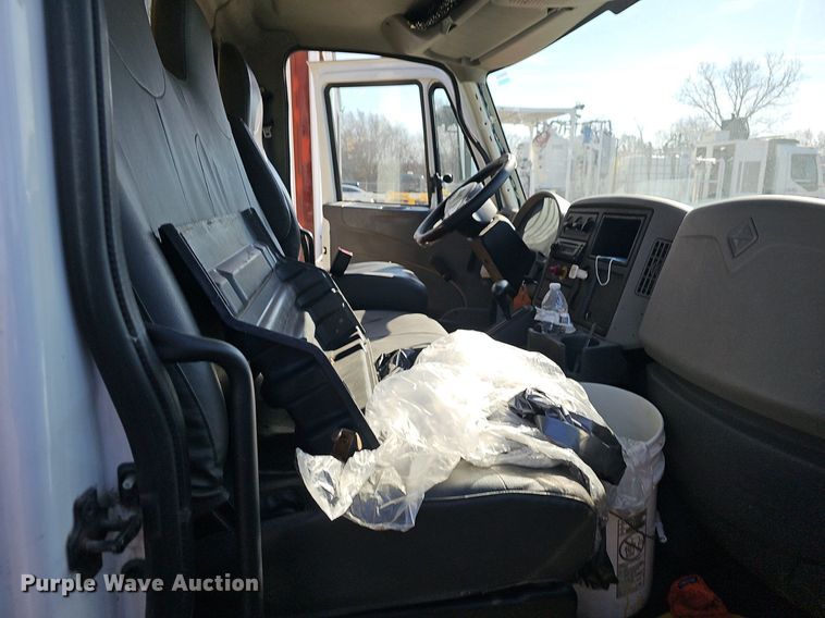 image for item EJ5983 2009 International    4300  flatbed truck