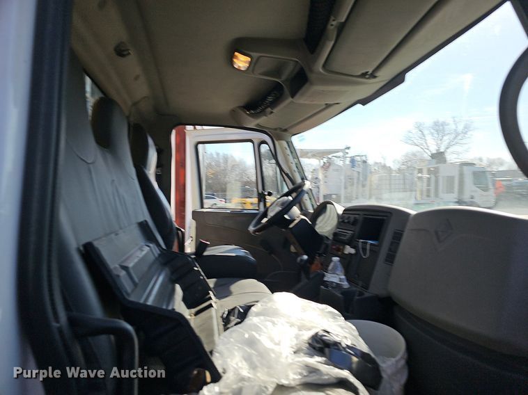 image for item EJ5983 2009 International    4300  flatbed truck