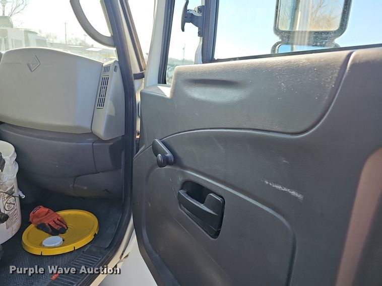 image for item EJ5983 2009 International    4300  flatbed truck