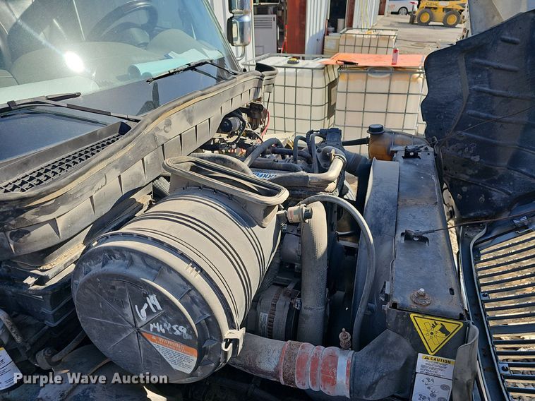 image for item EJ5983 2009 International    4300  flatbed truck