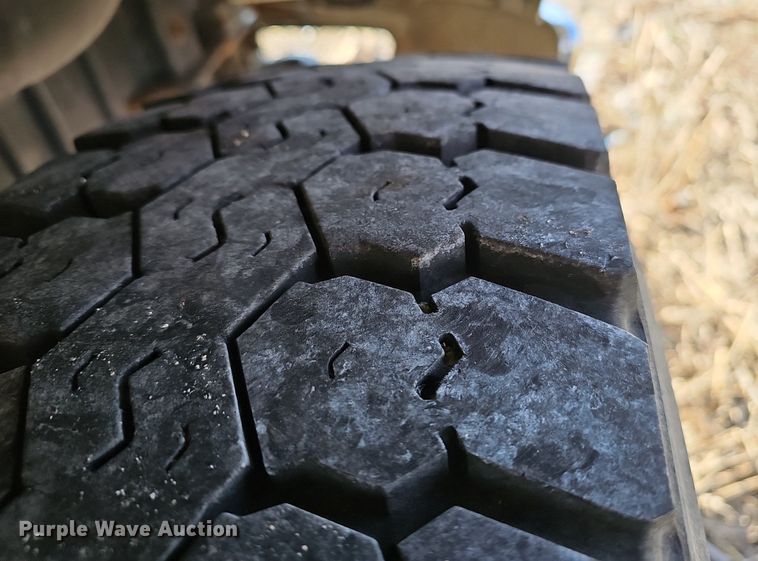 image for item EJ5983 2009 International    4300  flatbed truck