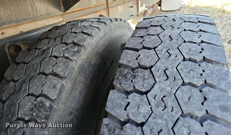 image for item EJ5983 2009 International    4300  flatbed truck