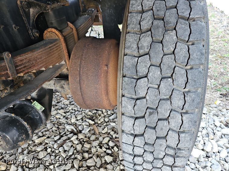 image for item EJ5983 2009 International    4300  flatbed truck