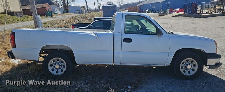 image for item EJ6020 2005 Chevrolet Silverado 1500 pickup truck