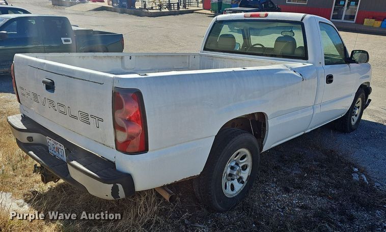 image for item EJ6020 2005 Chevrolet Silverado 1500 pickup truck