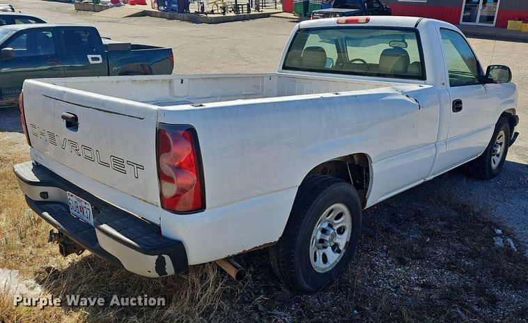image for item EJ6020 2005 Chevrolet Silverado 1500 pickup truck