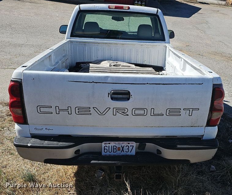 image for item EJ6020 2005 Chevrolet Silverado 1500 pickup truck