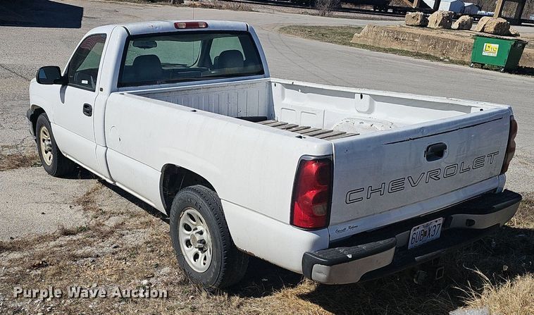 image for item EJ6020 2005 Chevrolet Silverado 1500 pickup truck