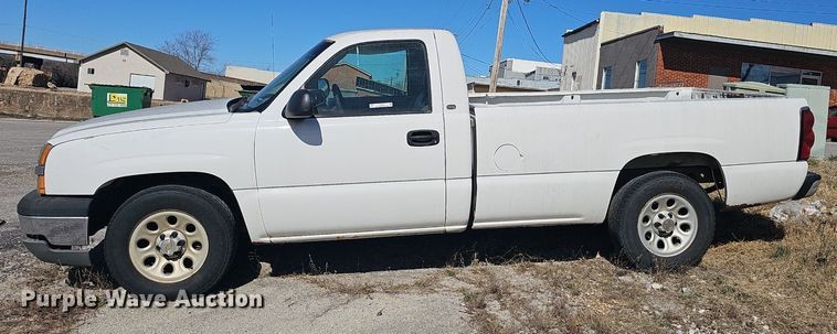 image for item EJ6020 2005 Chevrolet Silverado 1500 pickup truck