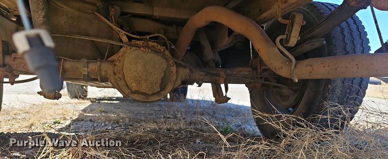 image for item EJ6020 2005 Chevrolet Silverado 1500 pickup truck