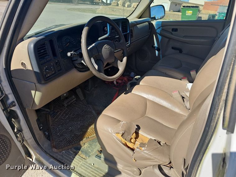 image for item EJ6020 2005 Chevrolet Silverado 1500 pickup truck