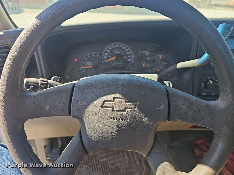 image for item EJ6020 2005 Chevrolet Silverado 1500 pickup truck