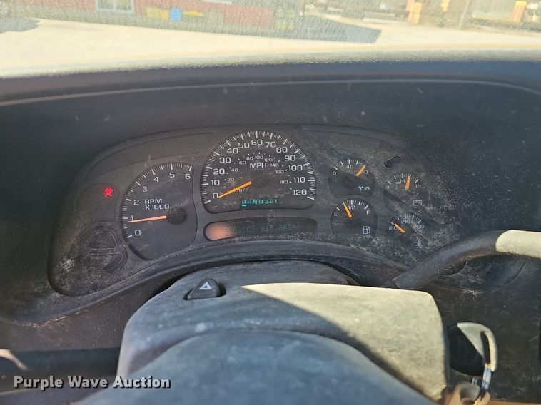 image for item EJ6020 2005 Chevrolet Silverado 1500 pickup truck