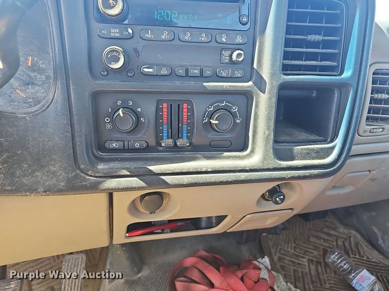 image for item EJ6020 2005 Chevrolet Silverado 1500 pickup truck