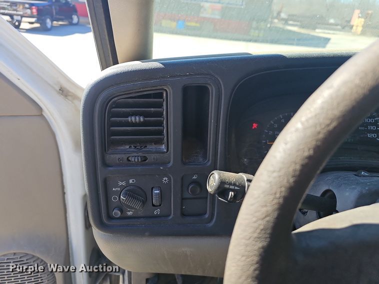 image for item EJ6020 2005 Chevrolet Silverado 1500 pickup truck