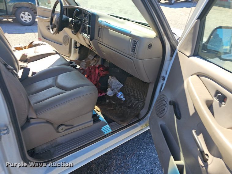 image for item EJ6020 2005 Chevrolet Silverado 1500 pickup truck