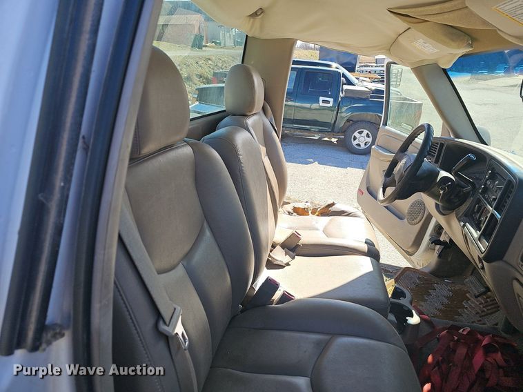 image for item EJ6020 2005 Chevrolet Silverado 1500 pickup truck