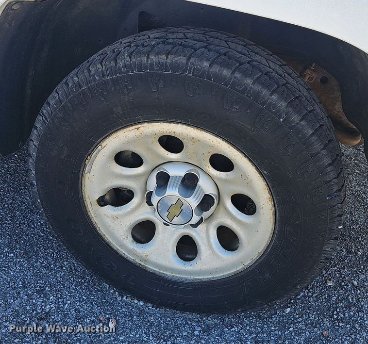 image for item EJ6020 2005 Chevrolet Silverado 1500 pickup truck