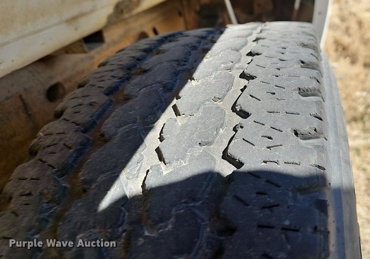 image for item EJ6020 2005 Chevrolet Silverado 1500 pickup truck