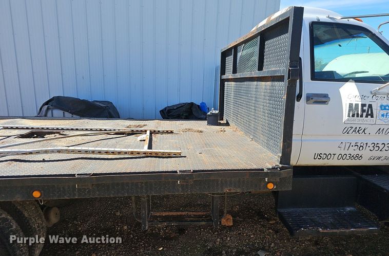 image for item EJ6023 2000 GMC C7500 flatbed truck