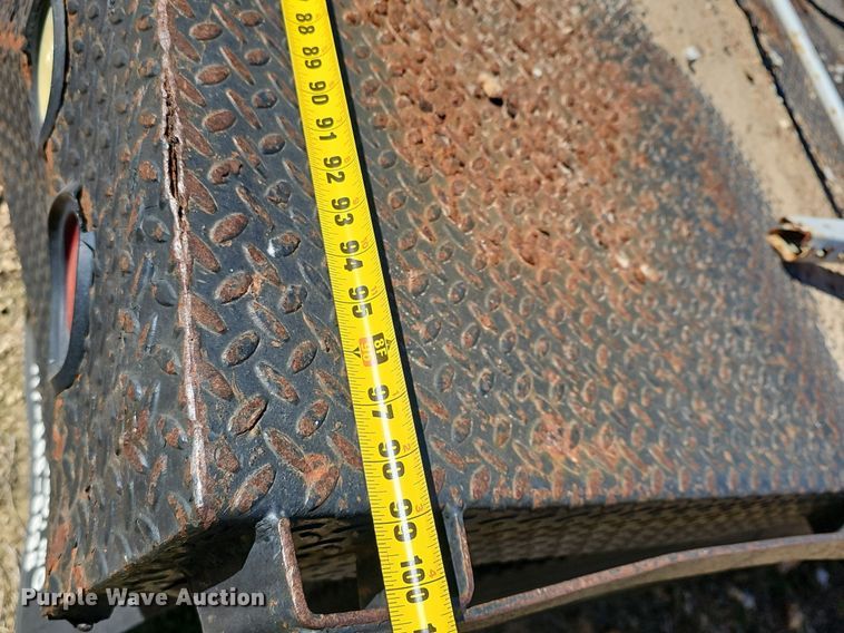 image for item EJ6023 2000 GMC C7500 flatbed truck