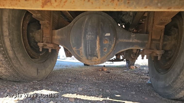 image for item EJ6023 2000 GMC C7500 flatbed truck