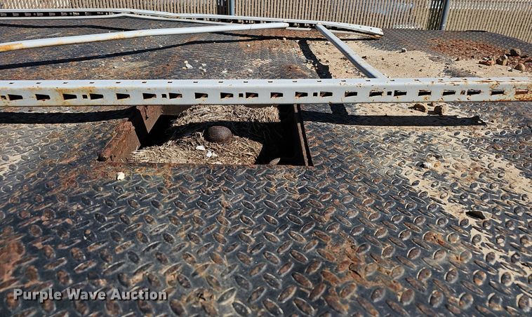 image for item EJ6023 2000 GMC C7500 flatbed truck