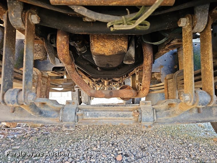 image for item EJ6023 2000 GMC C7500 flatbed truck