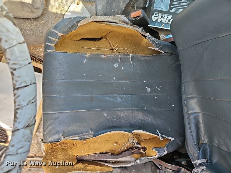 image for item EJ6023 2000 GMC C7500 flatbed truck