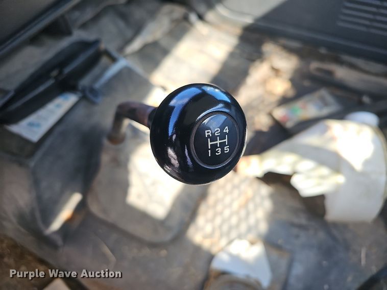 image for item EJ6023 2000 GMC C7500 flatbed truck