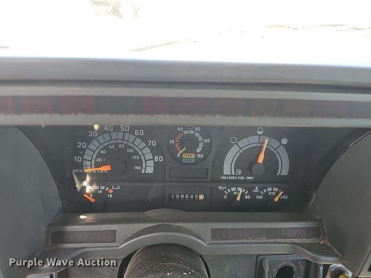 image for item EJ6023 2000 GMC C7500 flatbed truck