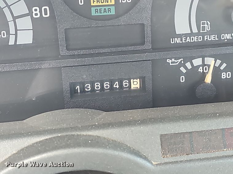 image for item EJ6023 2000 GMC C7500 flatbed truck