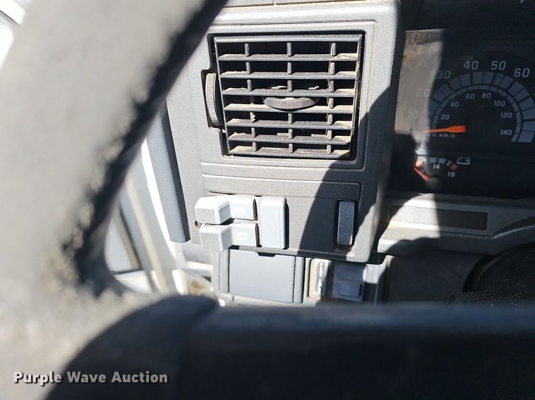 image for item EJ6023 2000 GMC C7500 flatbed truck