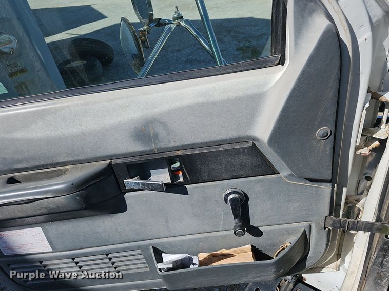 image for item EJ6023 2000 GMC C7500 flatbed truck