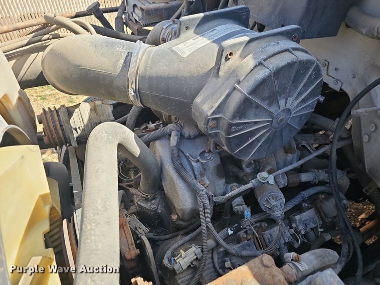 image for item EJ6023 2000 GMC C7500 flatbed truck