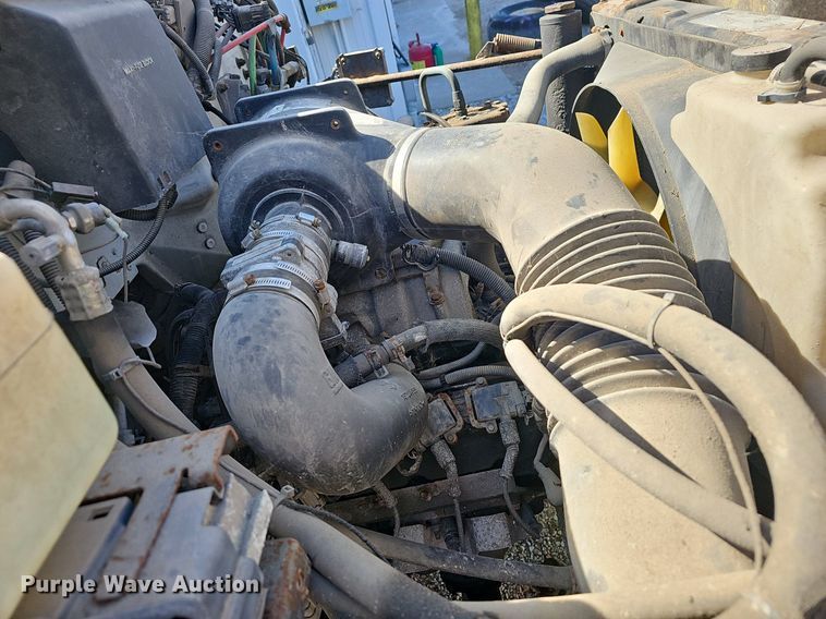 image for item EJ6023 2000 GMC C7500 flatbed truck