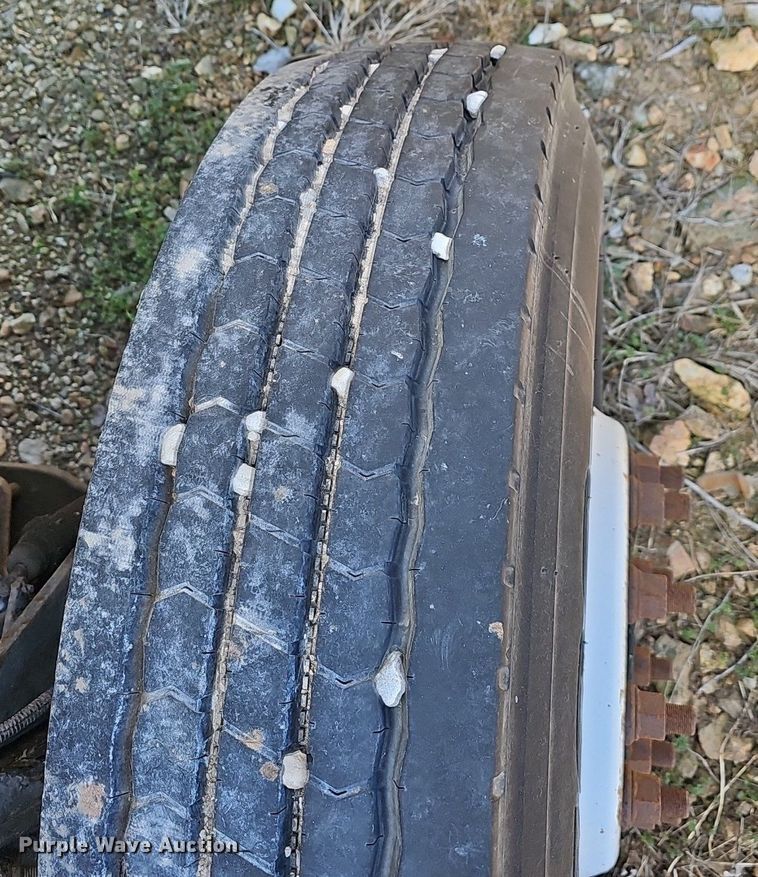 image for item EJ6023 2000 GMC C7500 flatbed truck