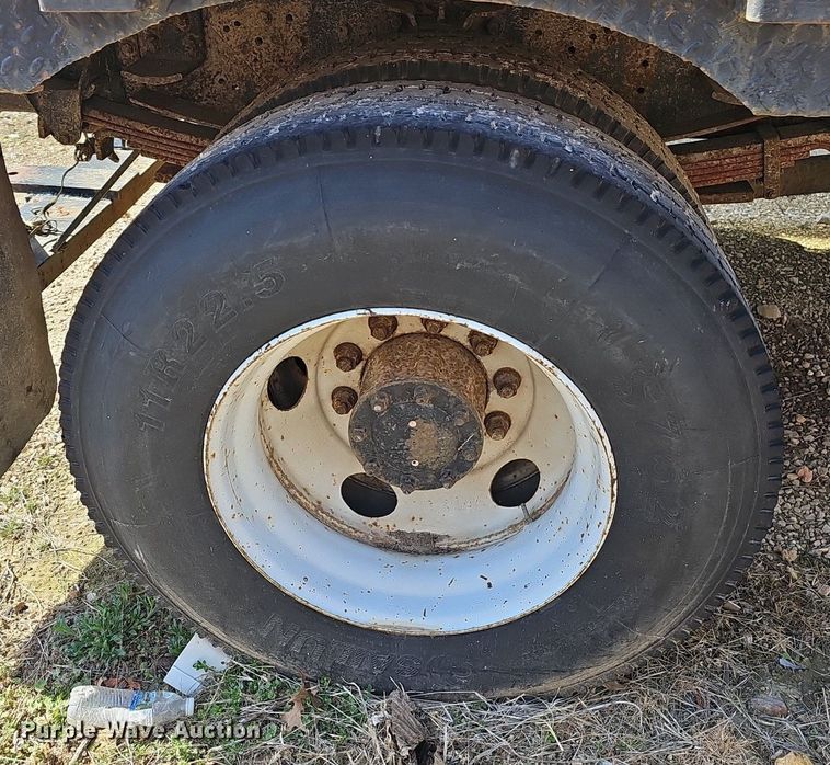 image for item EJ6023 2000 GMC C7500 flatbed truck