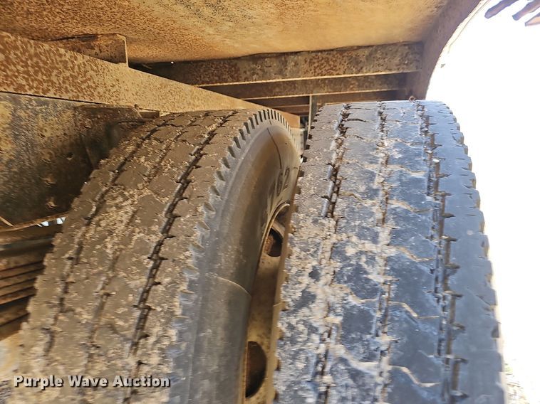 image for item EJ6023 2000 GMC C7500 flatbed truck