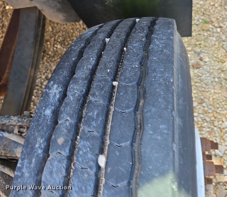 image for item EJ6023 2000 GMC C7500 flatbed truck