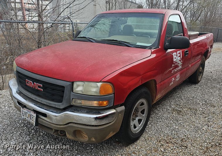 image for item EJ6080 2005 GMC Sierra 1500 pickup truck